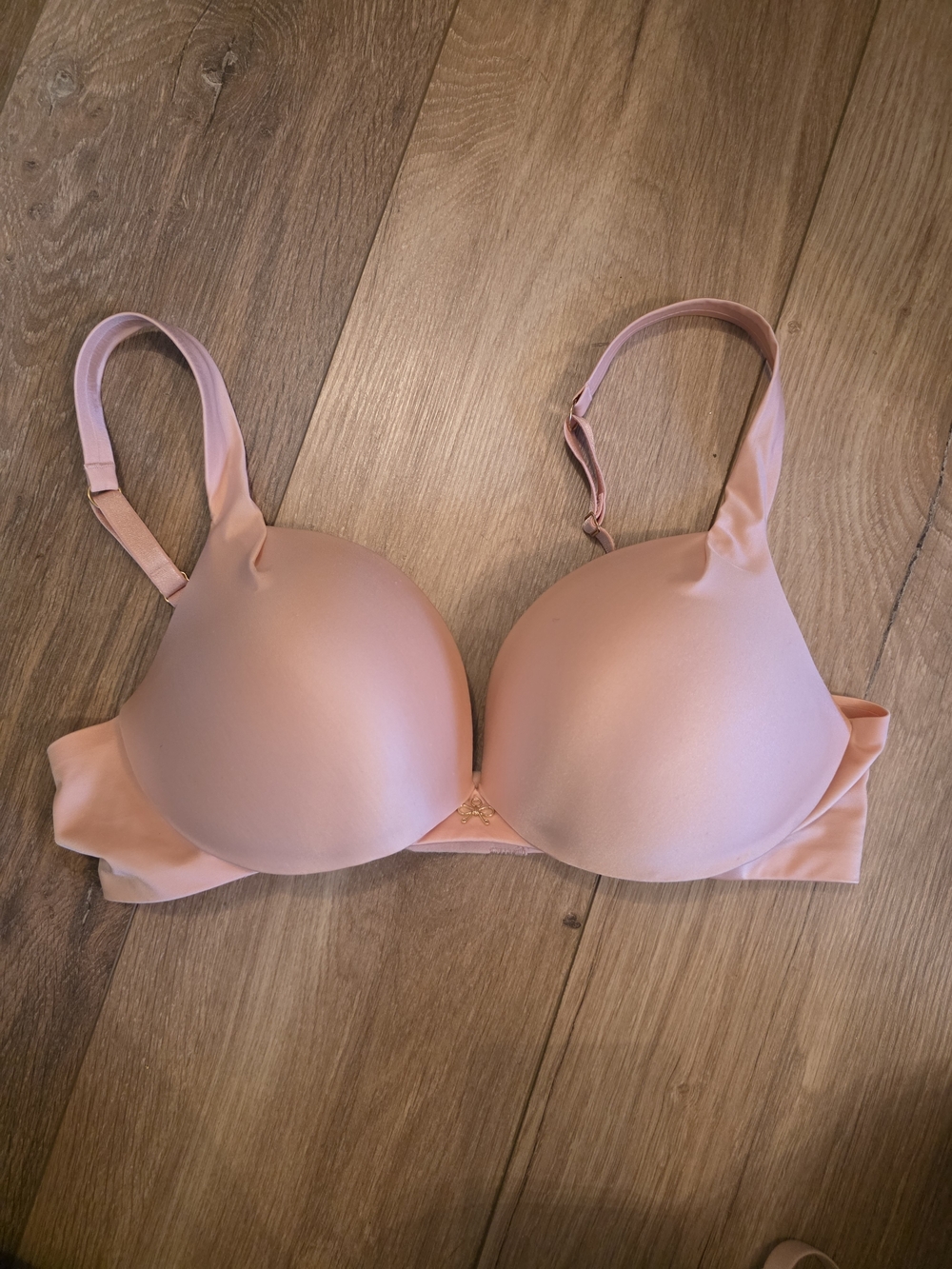 Victoria's Secret Nude Pink Smooth Plunge Bra